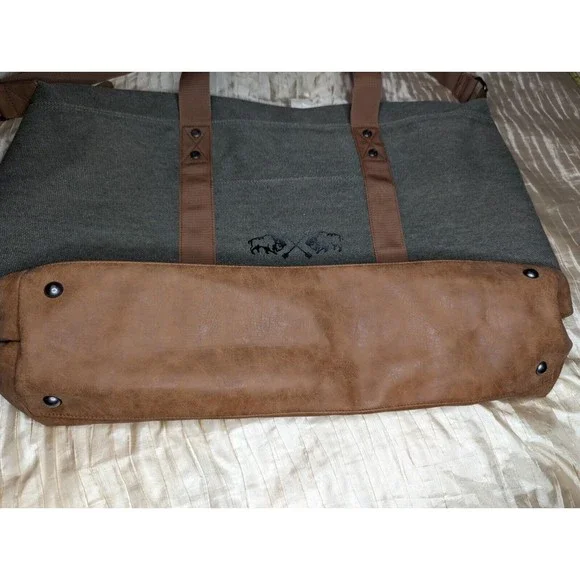 BUFFALO DAVID BITTON DUFFLE BAG, Large, Green With Leather Bottom and handles. - Picture 5 of 13